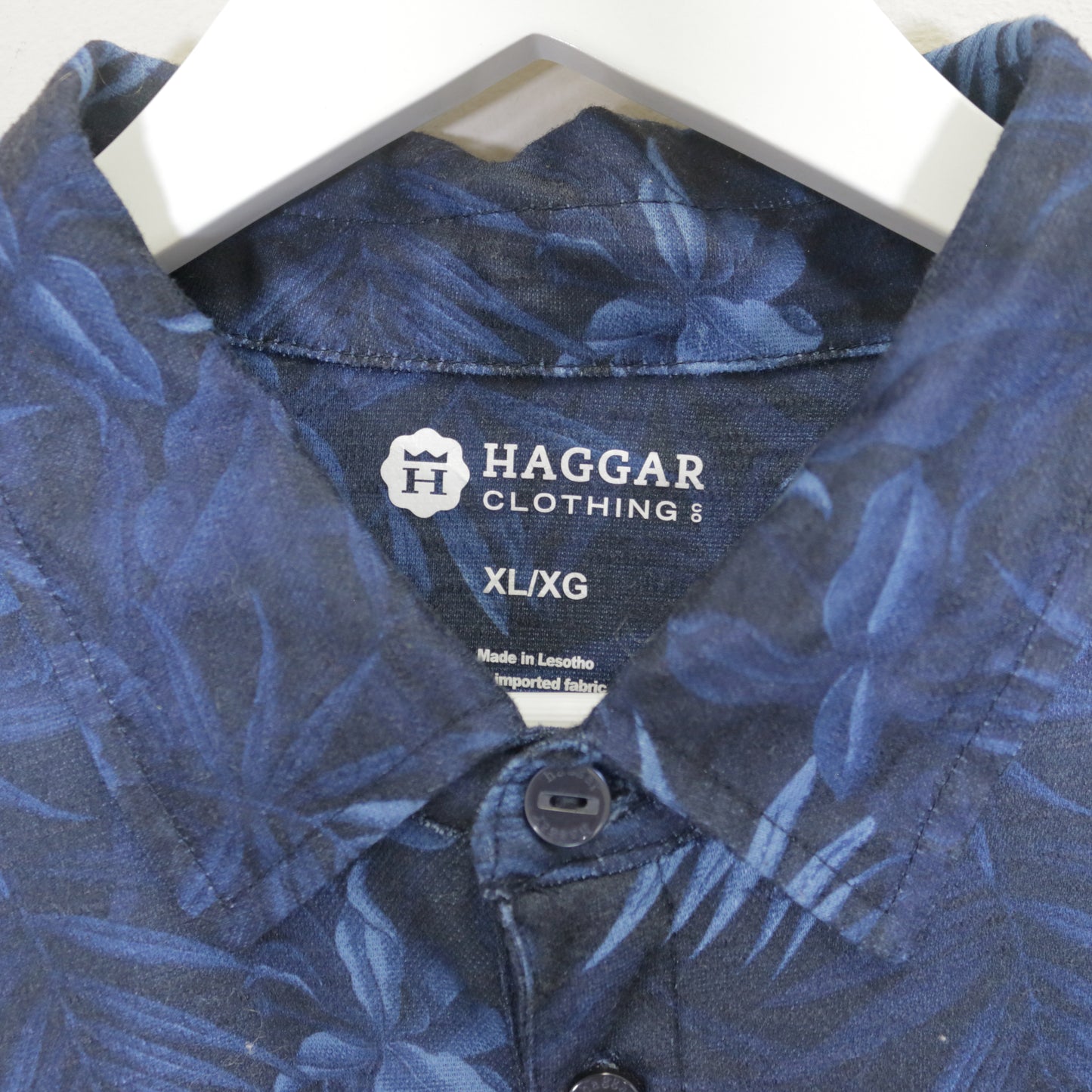 Vintage Haggar Hawaiian shirt in black and blue. Best fits L