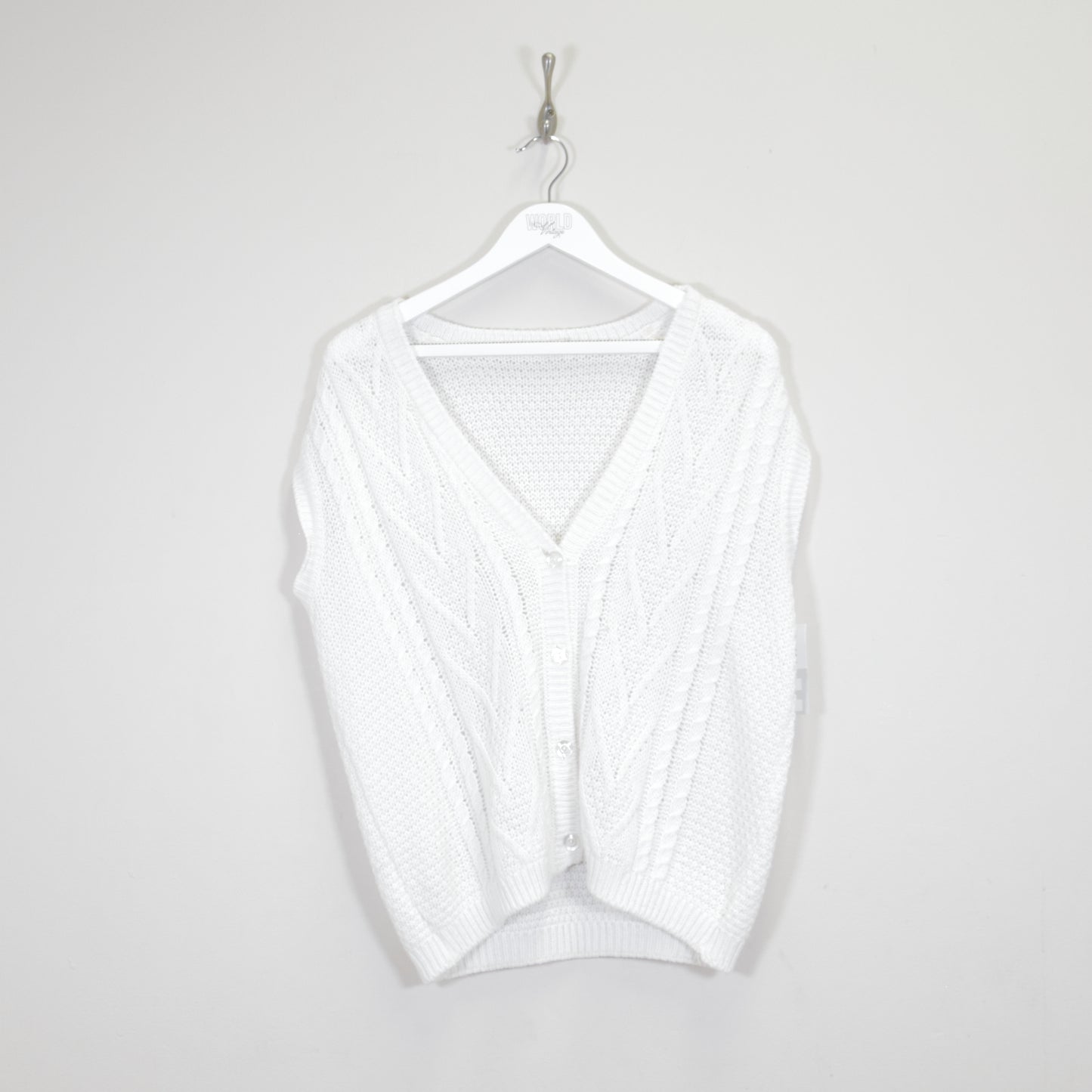 Vintage unbranded knitted sweatshirt in white. Best fits M