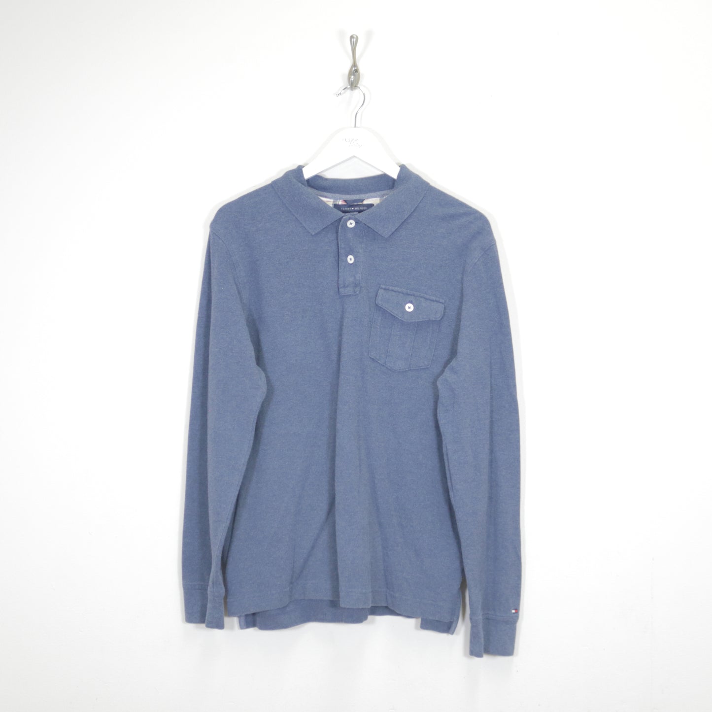 Vintage Tommy Hilfiger shirt in blue. Best fits L