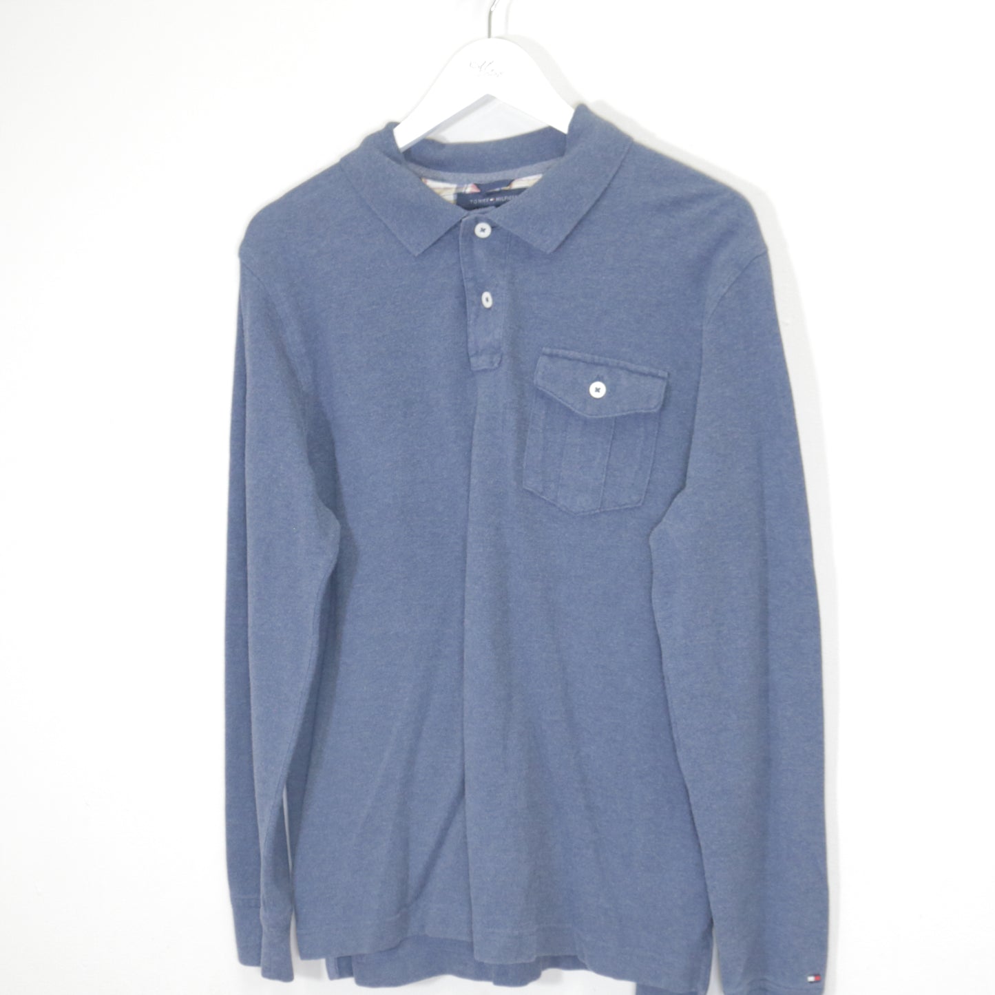 Vintage Tommy Hilfiger shirt in blue. Best fits L