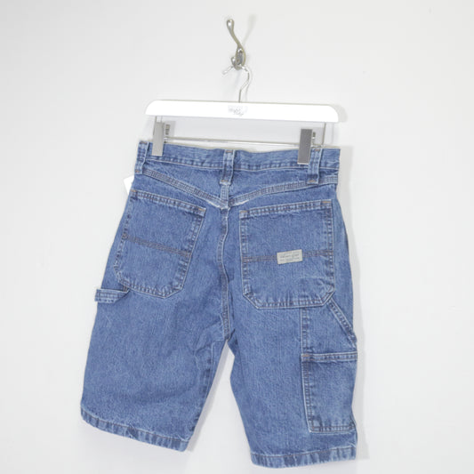 Vintage Wrangler denim cargo shorts in blue. Best fits W38