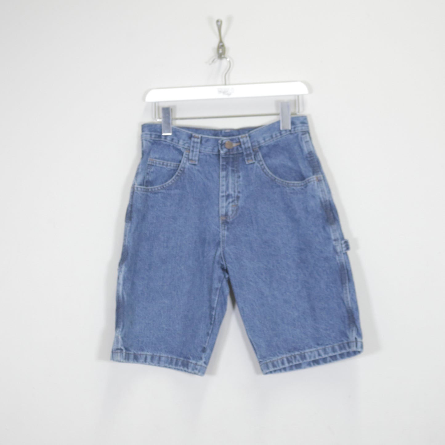 Vintage Wrangler denim cargo shorts in blue. Best fits W38