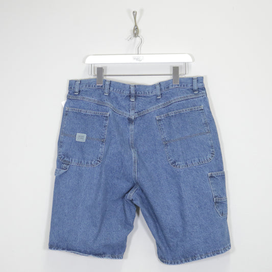 Vintage Wrangler denim cargo shorts in blue. Best fits W30