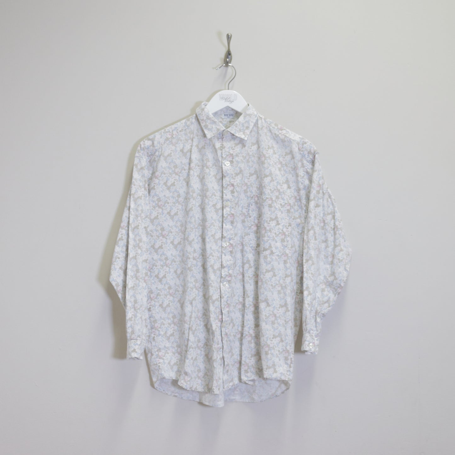 Vintage unbranded shirt in white. Best fits M