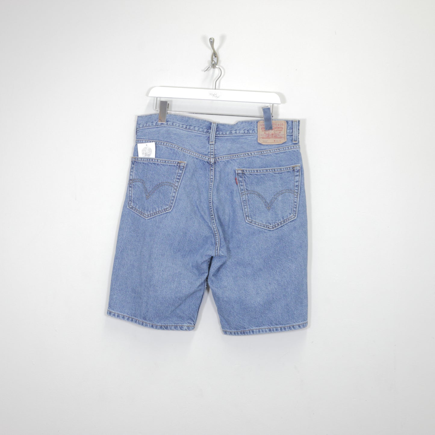 Vintage Levis denim shorts. Best fits W32