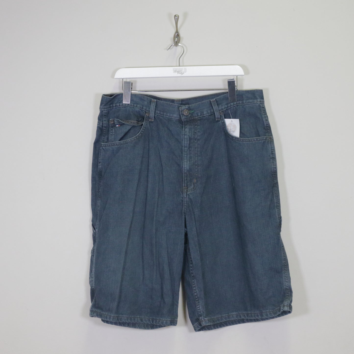 Vintage Tommy Hilfiger denim shorts. Best fits W36