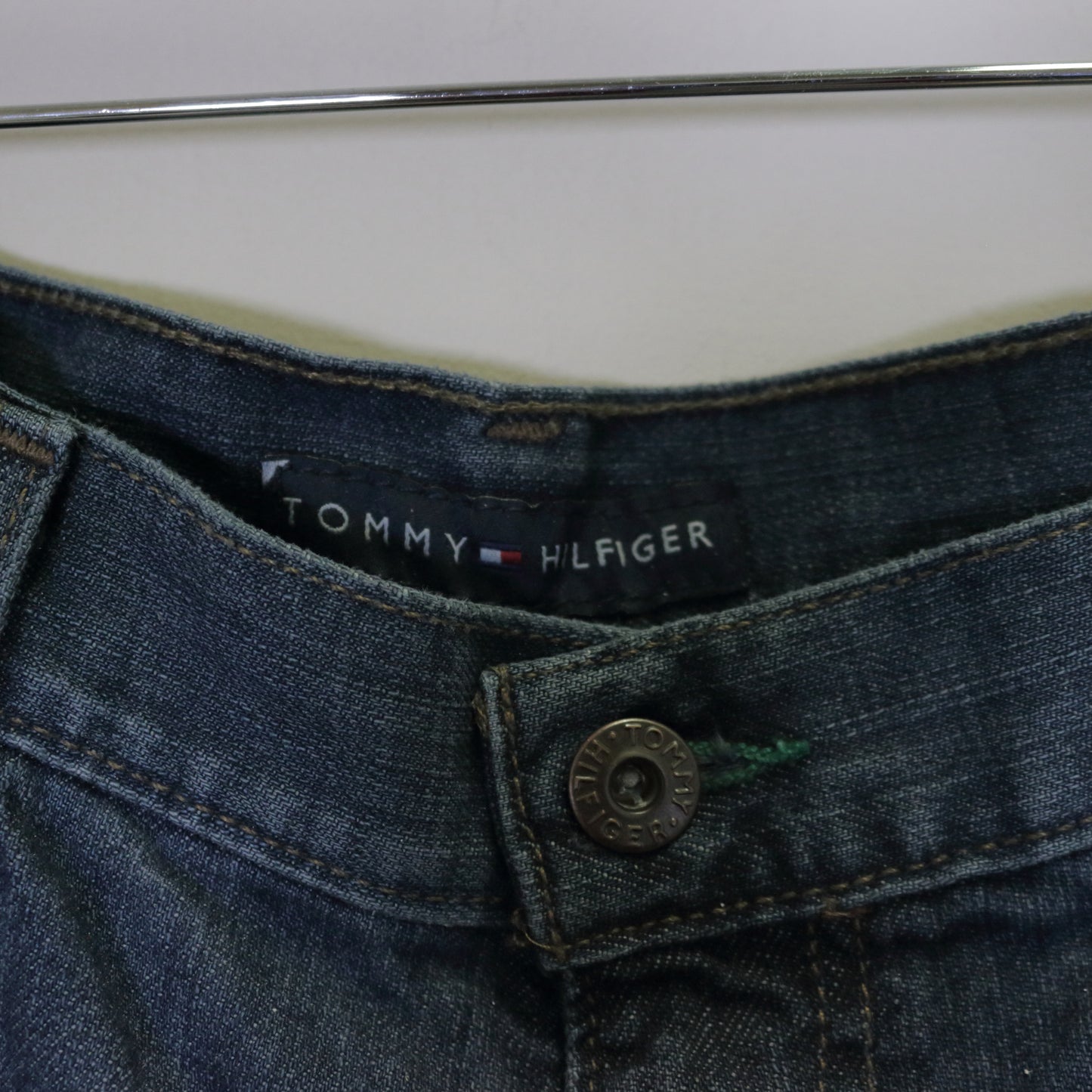 Vintage Tommy Hilfiger denim shorts. Best fits W36