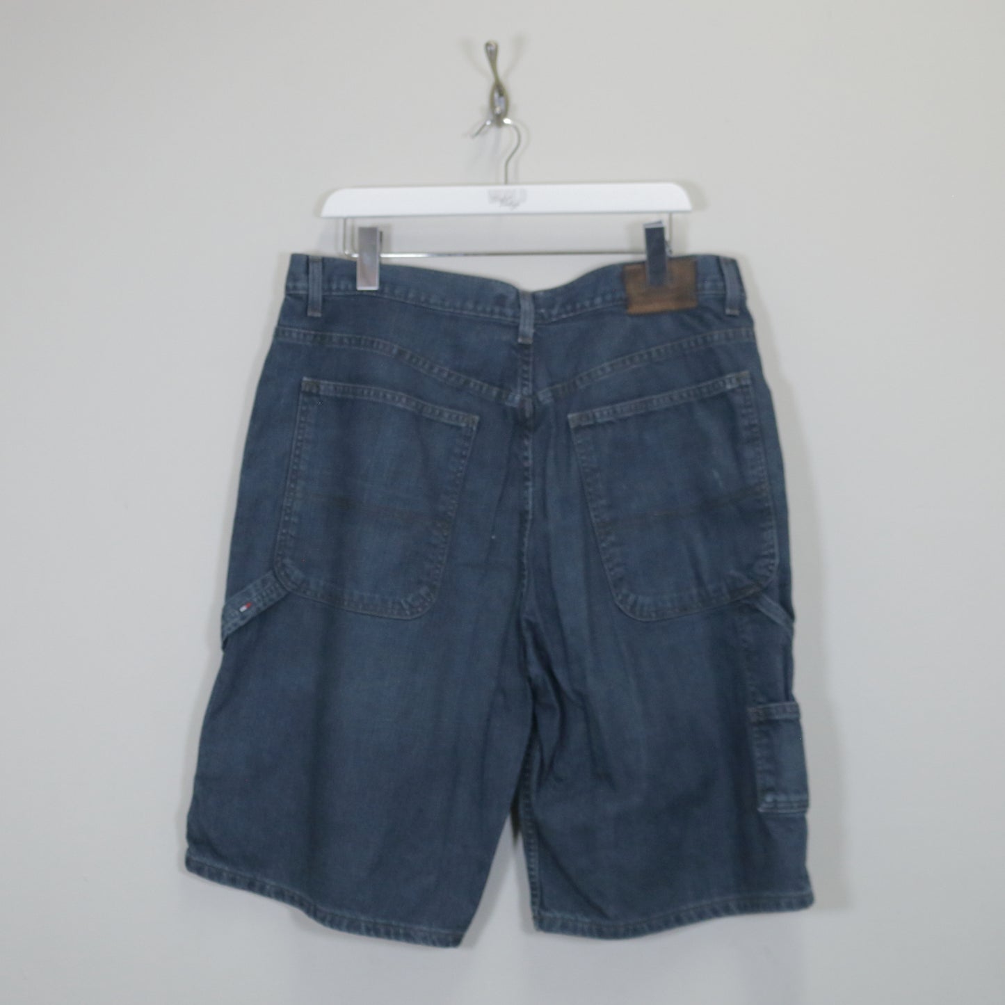 Vintage Tommy Hilfiger denim shorts. Best fits W36