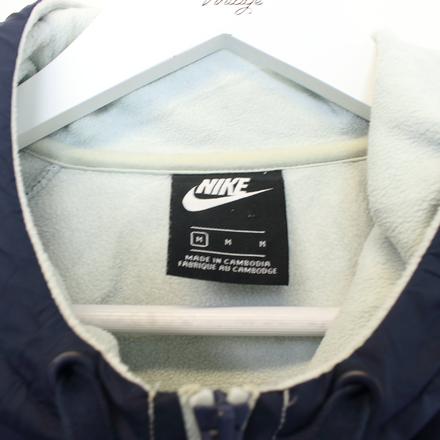 Vintage Nike hooded fleece in cream and navy. Best fits M