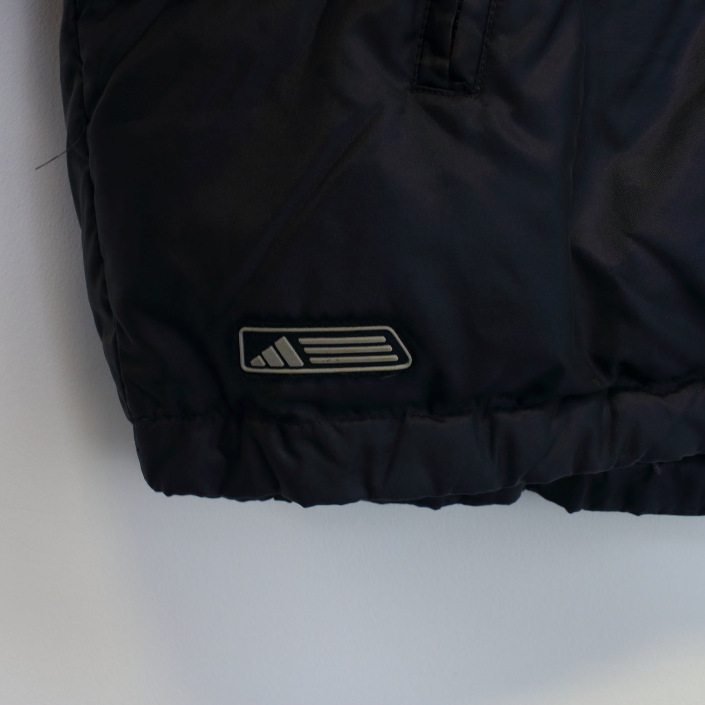 Vintage Adidas puffer jacket in navy. Best fits L