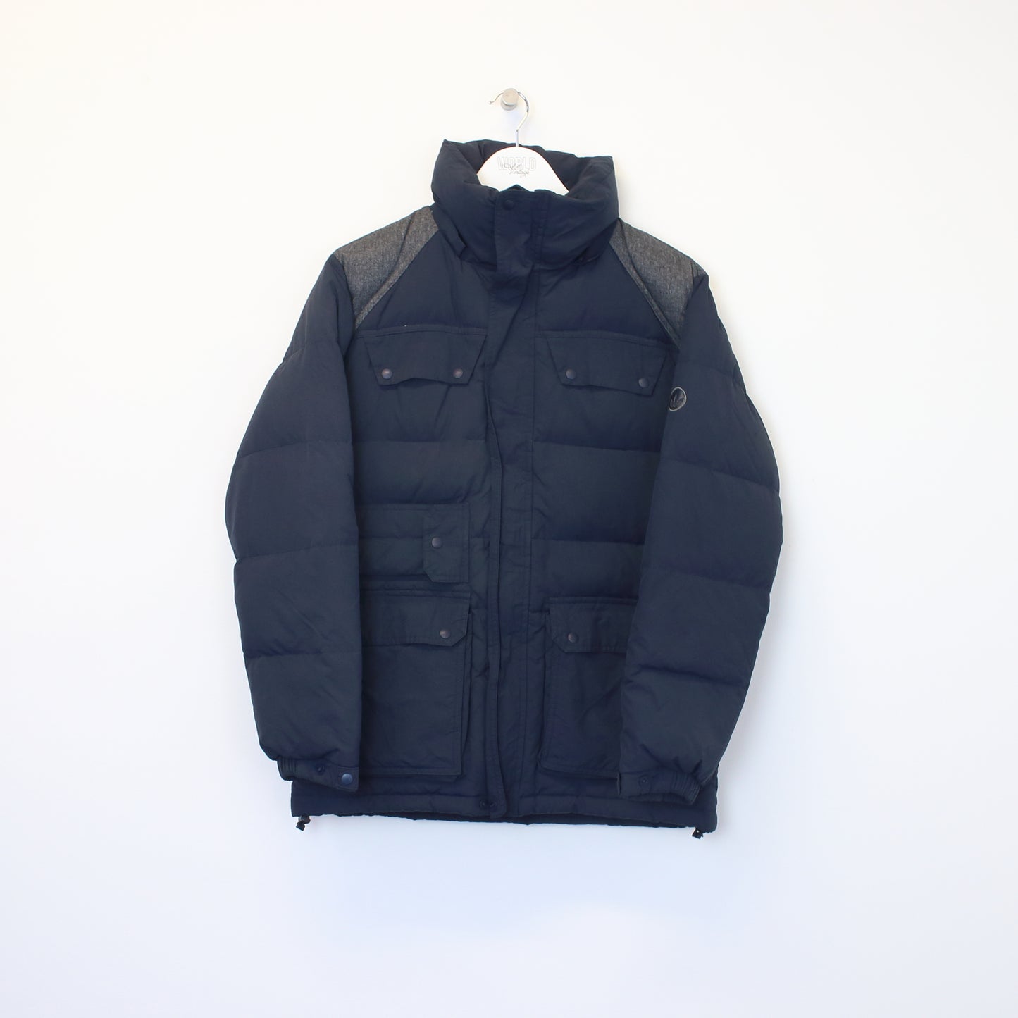 Vintage Adidas puffer jacket in navy and grey. Best fits M