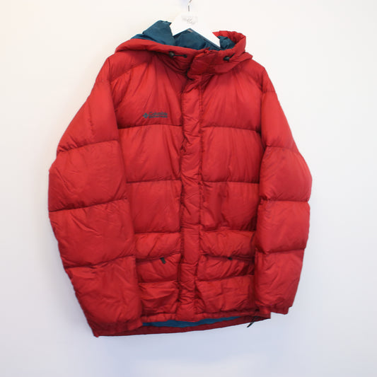 Vintage Columbia hooded puffer jacket in red. Best fits M