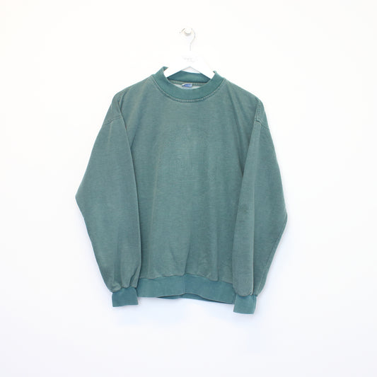 Vintage Nike sports classics sweatshirt in green. Best fits S