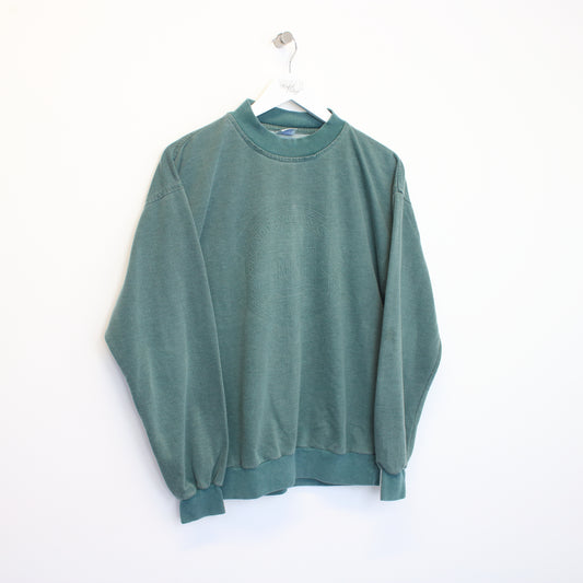 Vintage Nike sports classics sweatshirt in green. Best fits S