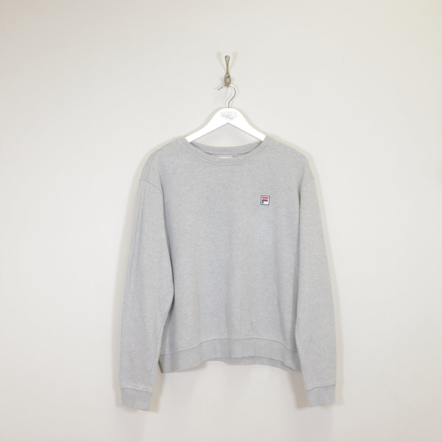 Vintage FILA sweatshirt in grey. Best fits M