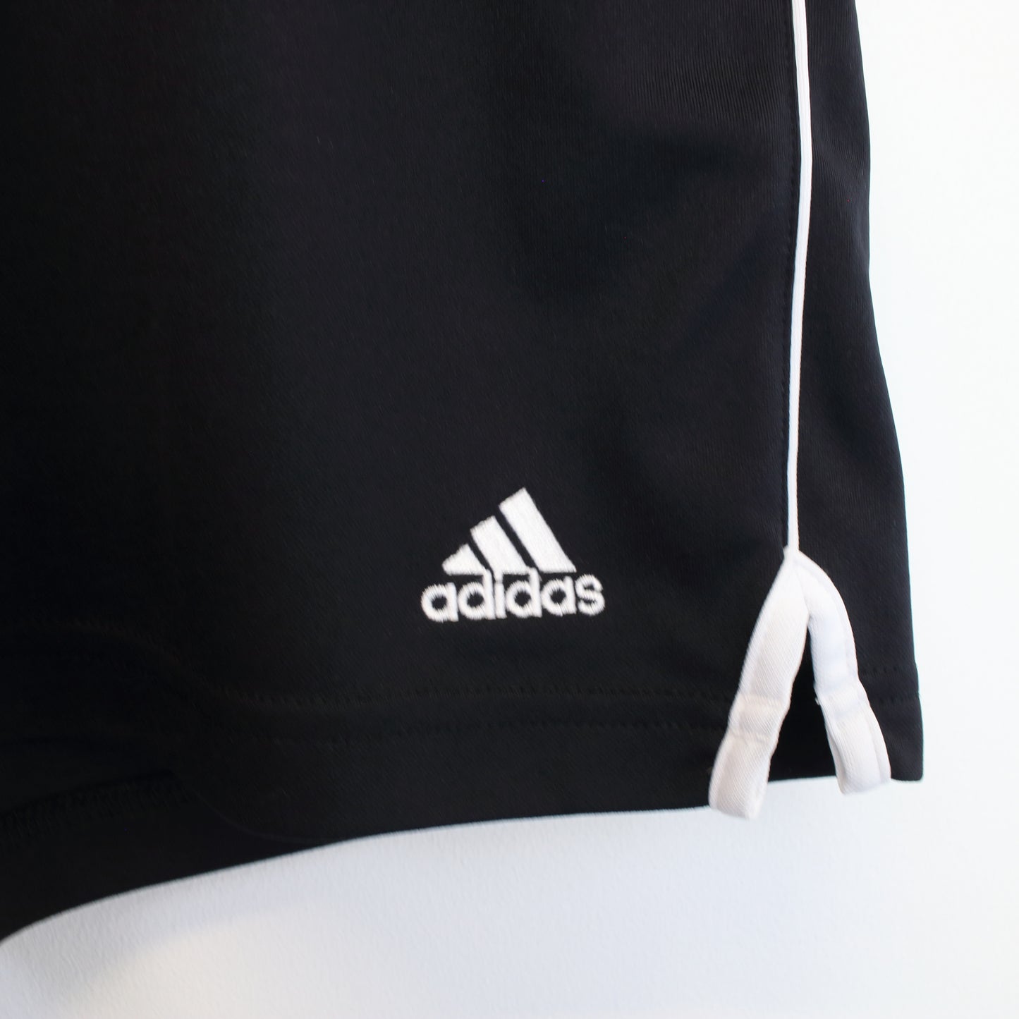 Vintage Adidas shorts in black. Best fits XL