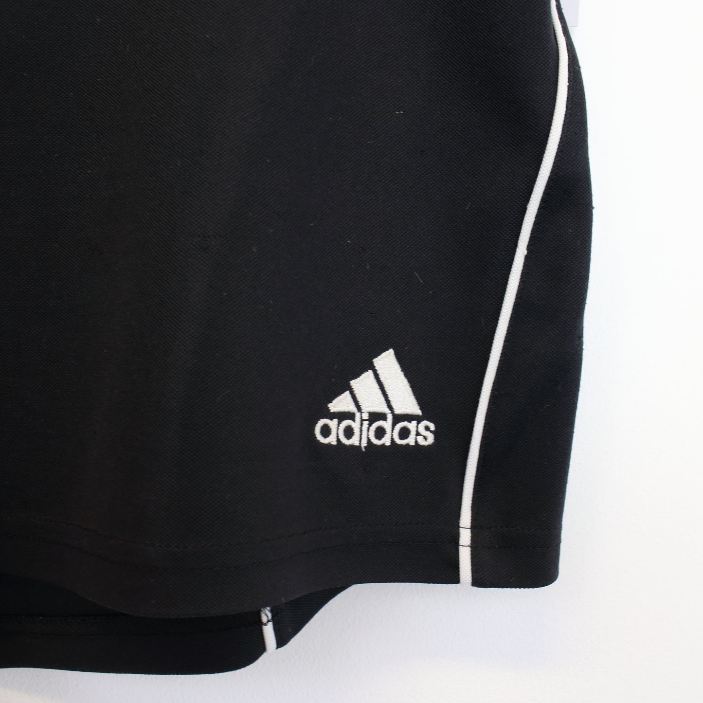 Vintage Adidas shorts in black. Best fits M