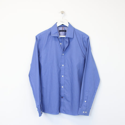 Vintage Tommy Hilfiger shirt in blue. Best fits L