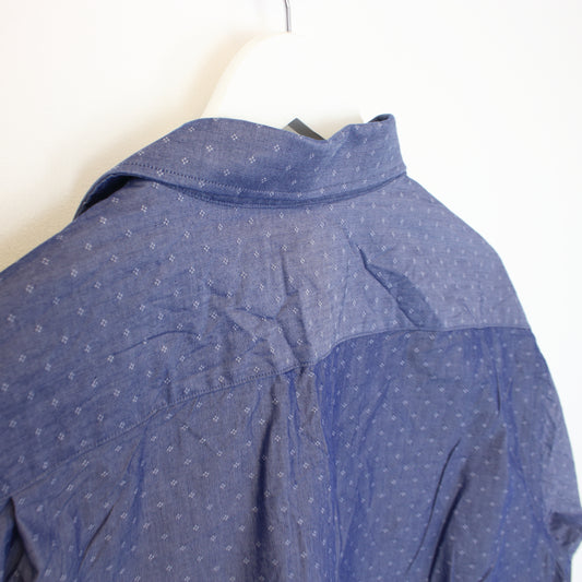 Vintage Tommy Hilfiger patterned shirt in blue. Best fits L