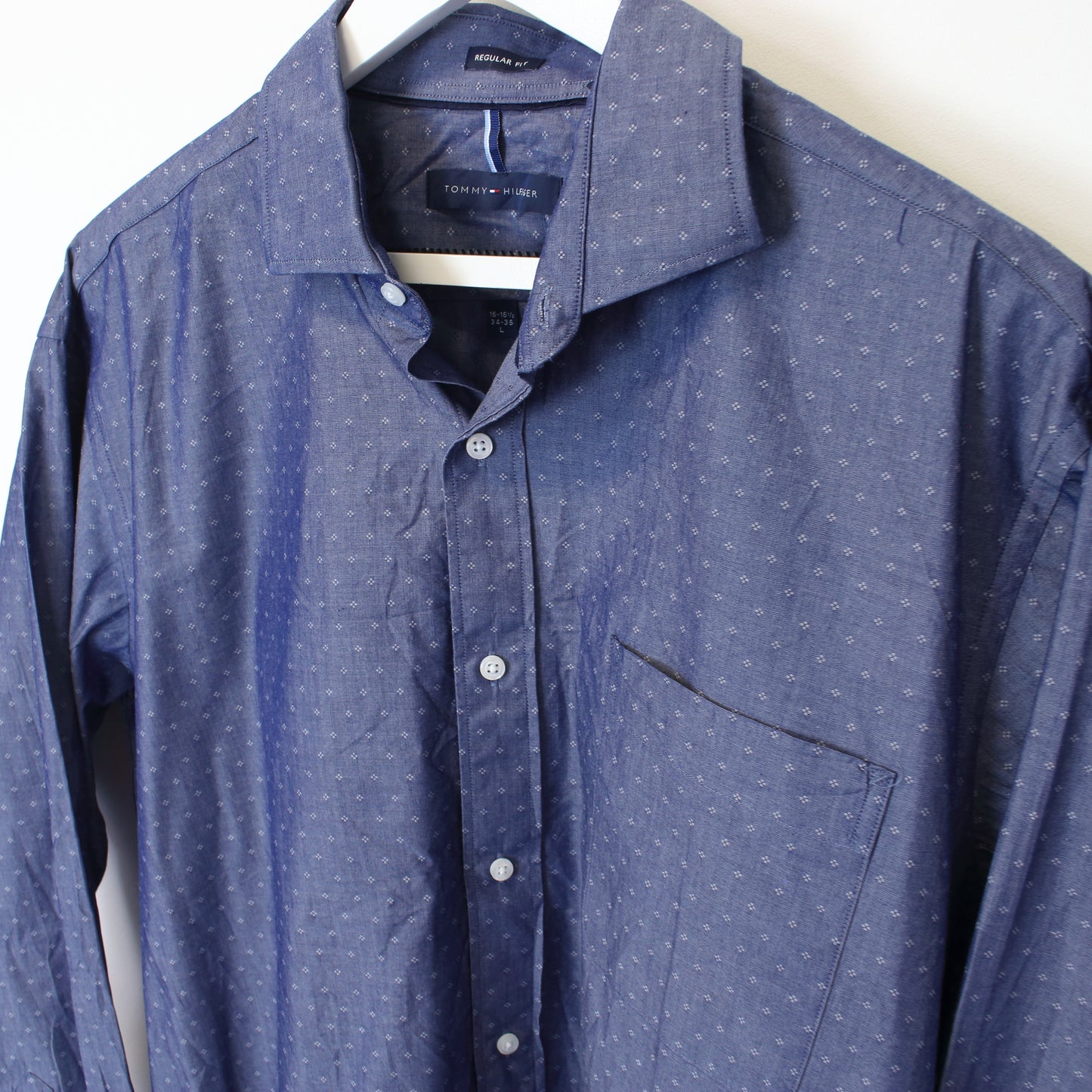 Vintage Tommy Hilfiger patterned shirt in blue. Best fits L