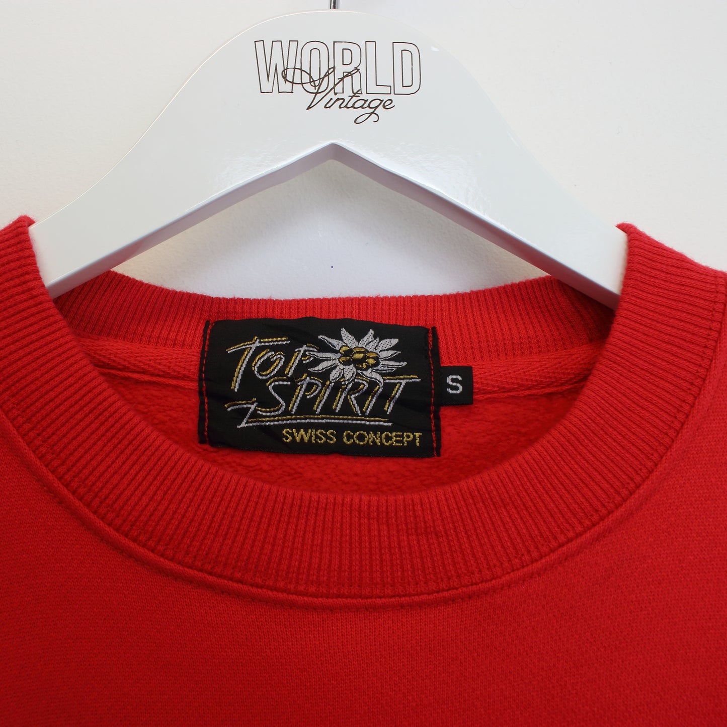 Vintage Top Spirit St Moritz sweatshirt in red. Best fits S