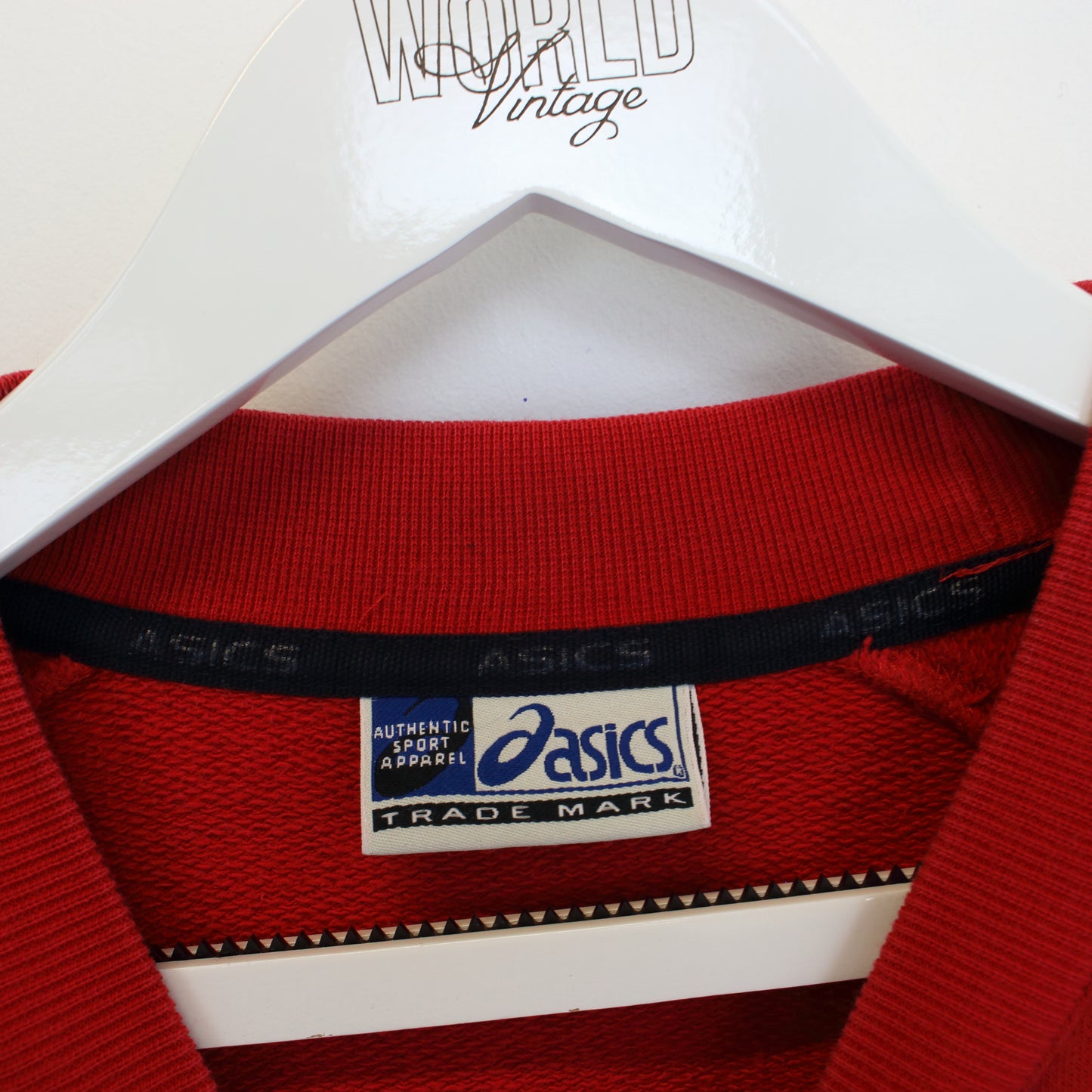 Vintage Asics Sweatshirt in red. Best fits XXL