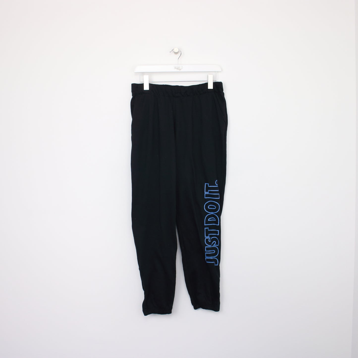 Vintage Nike joggers in black. Best fits L