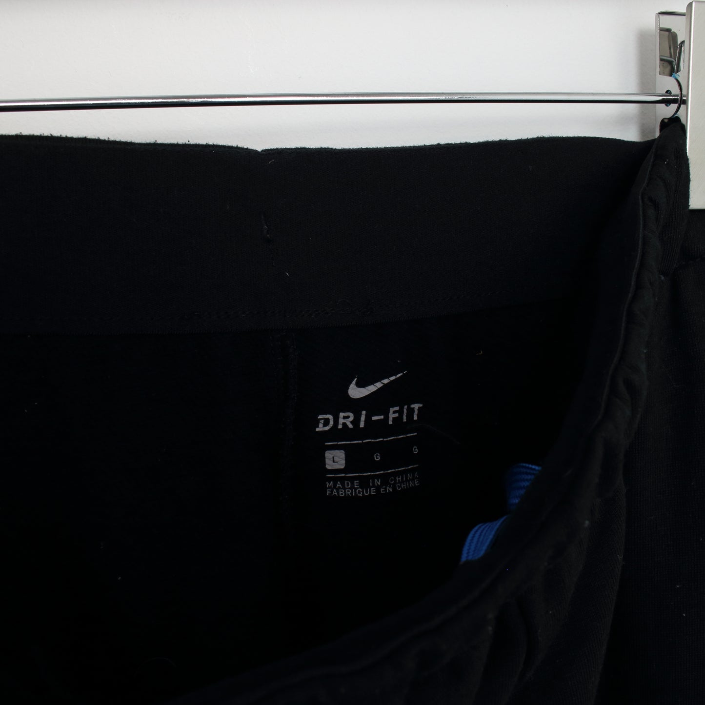 Vintage Nike joggers in black. Best fits L